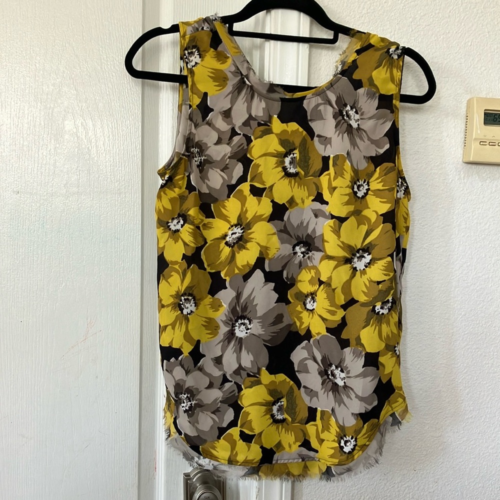 WHO WHAT WEAR Floral Curved Hem Tank Top Size Medium